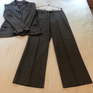 Loro Piana Luxury Walnut Brown Herringbone Virgin Wool Ladies Suit - Size 42